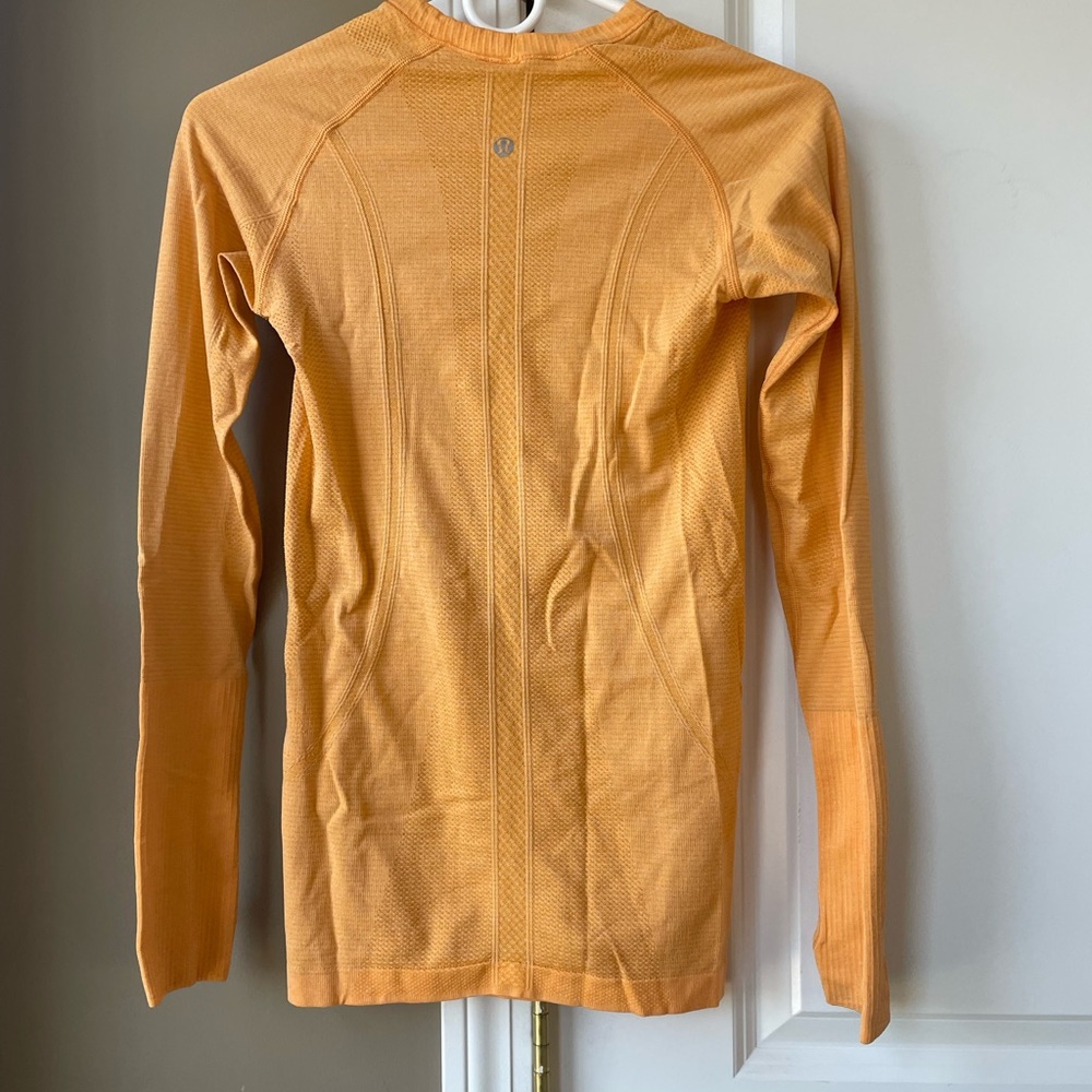 Lululemon long sleeve stretchy shirt
